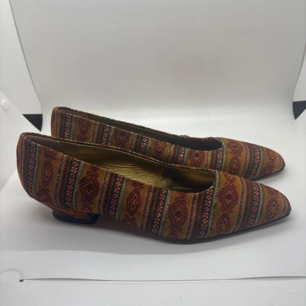 Neiman Marcus Vintage Italian Tapestry Metallic Low Heel Pumps Gold Red 10 AA